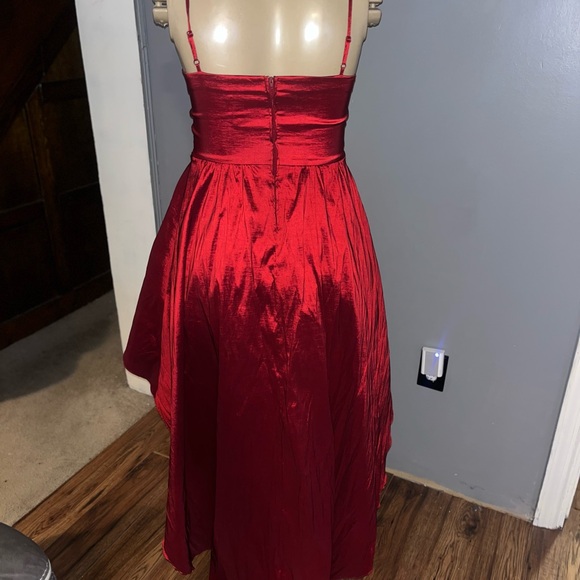 B. Smart dark red maxi punk shiny hi-lo gown - 13/14 - Picture 4 of 6